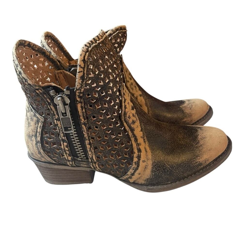 Circle G by Corral Ladies Black &‎ Yellow Cutout Bootie NWT Size 8.5